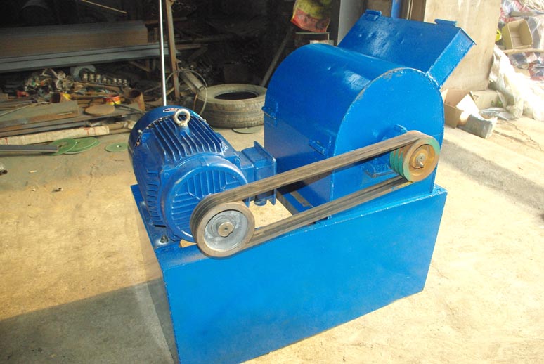 粉餅機(jī)，碎餅機(jī)，大餅打碎機(jī)，花生茶籽大豆餅粉碎機(jī)